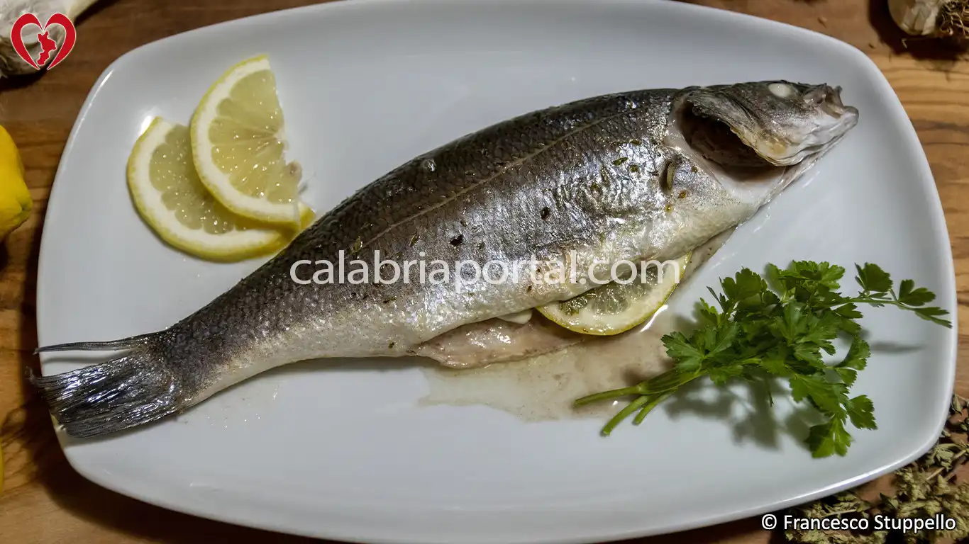 Ricetta della Spigola al Forno alla Calabrese Ricetta della Spigola al Forno alla Calabrese