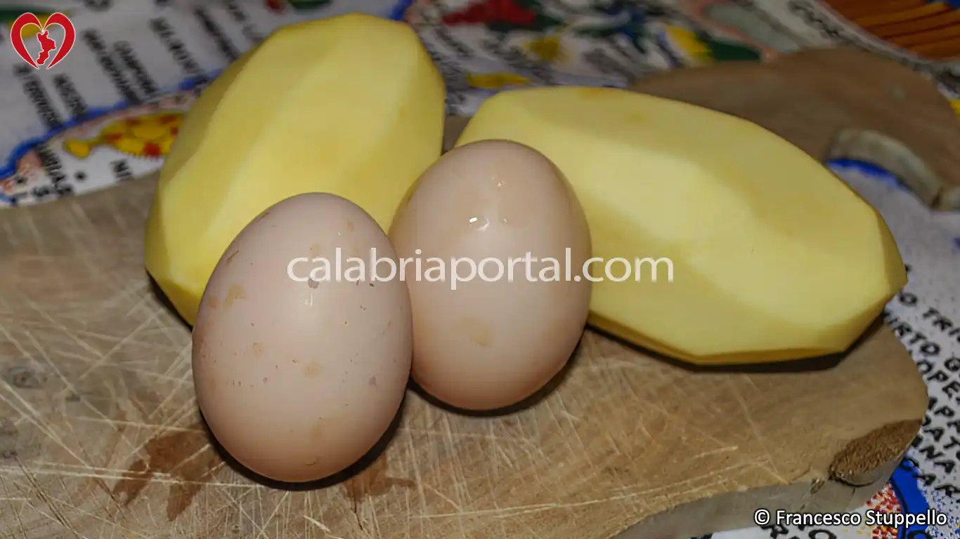 Ricetta Calabrese della Frittata di Patate Ricetta Calabrese della Frittata di Patate