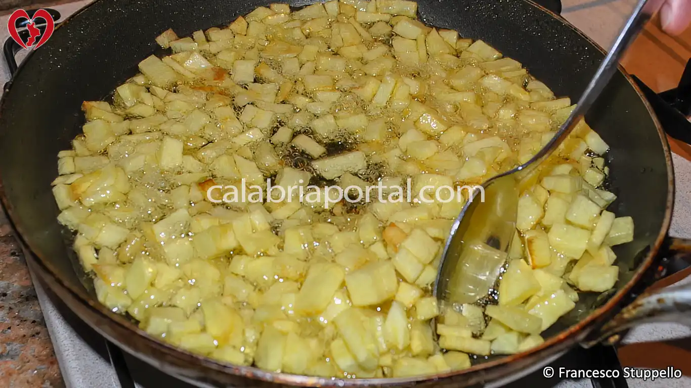 Ricetta Calabrese della Frittata di Patate Ricetta Calabrese della Frittata di Patate