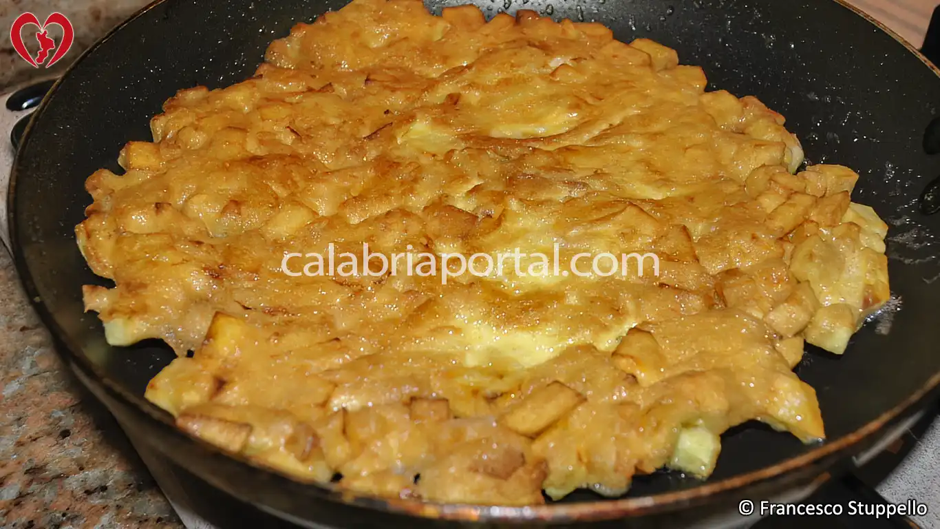 Ricetta Calabrese della Frittata di Patate Ricetta Calabrese della Frittata di Patate
