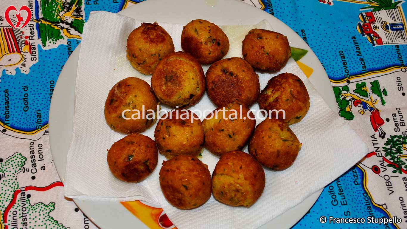 Ricetta delle Polpette di Ricotta alla Calabrese: il Piatto Pronto