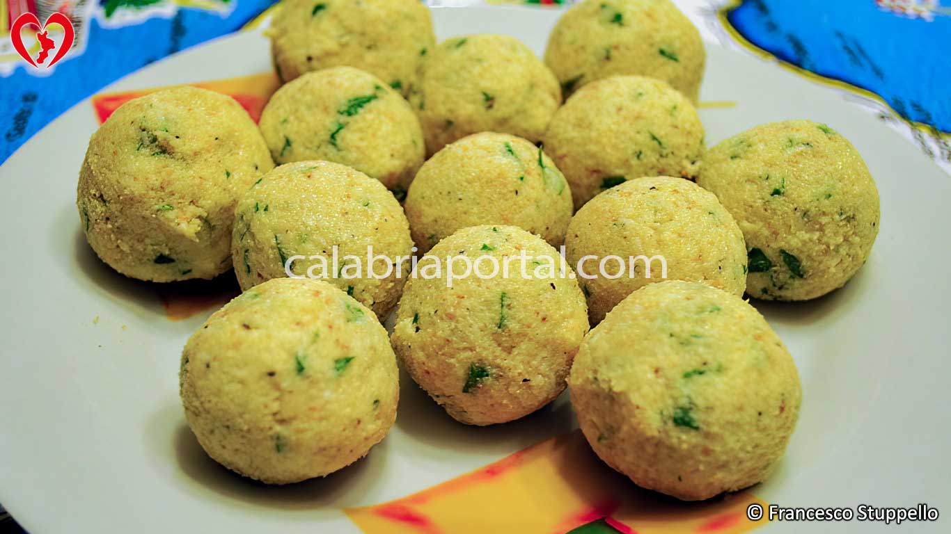 Ricetta delle Polpette di Ricotta alla Calabrese: la Preparazione