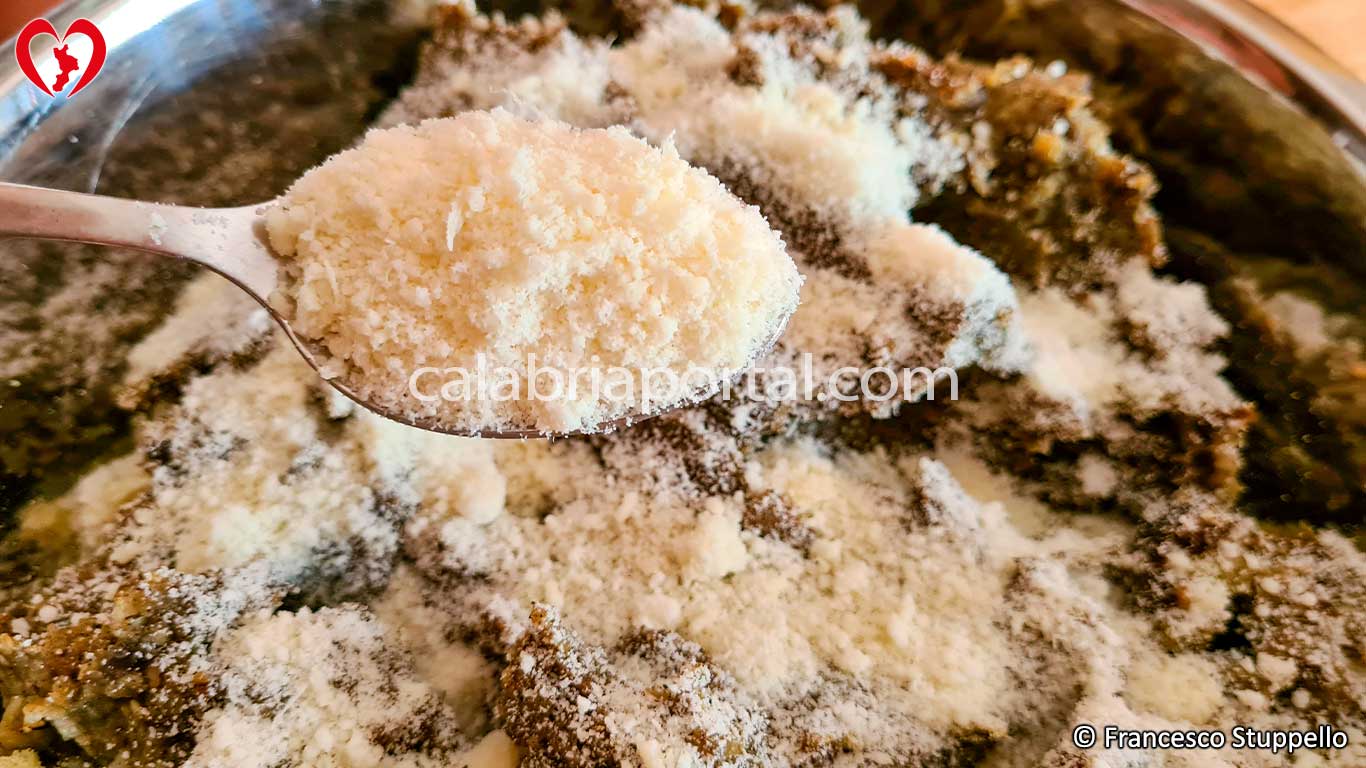 Ricetta delle Polpette di Melanzane alla Calabrese: Aggiungete il Formaggio Ricetta delle Polpette di Melanzane alla Calabrese: Aggiungete il Formaggio