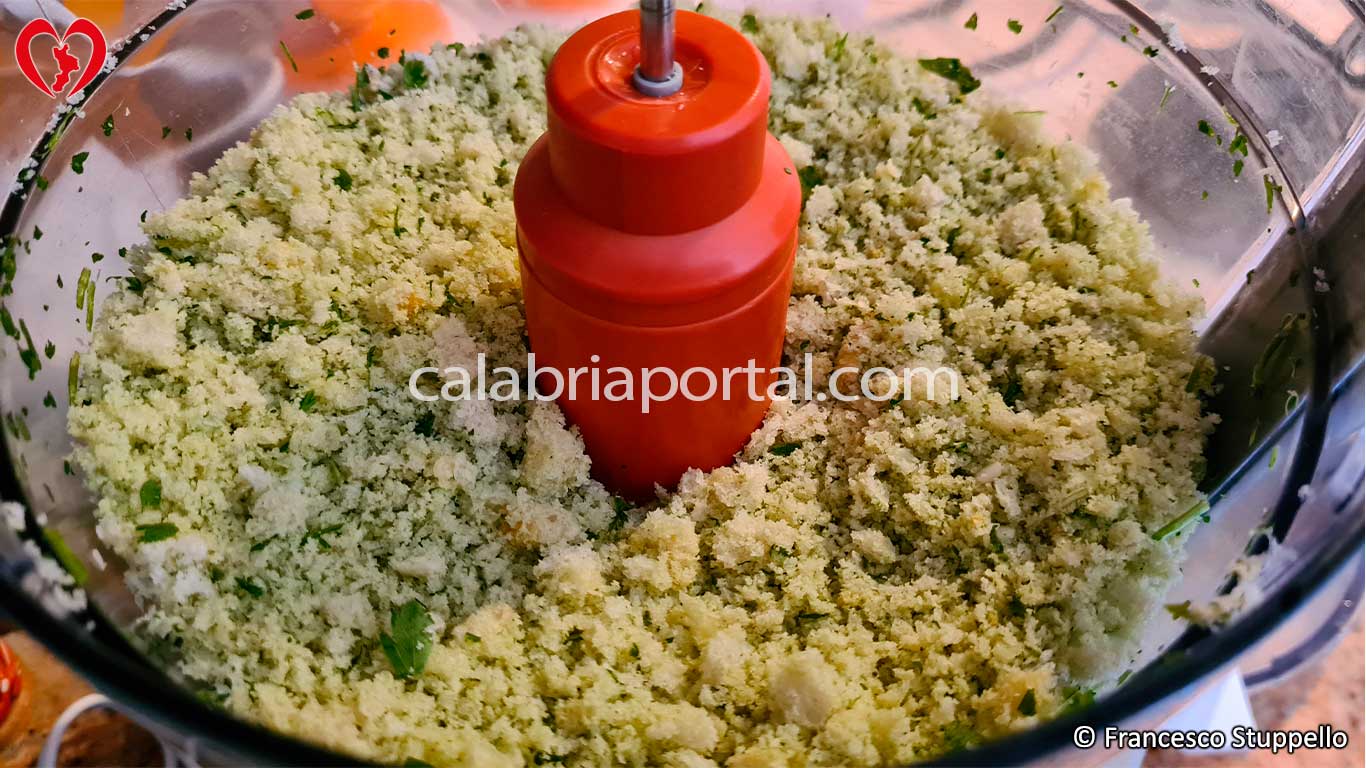 Ricetta delle Polpette di Melanzane alla Calabrese: la Mollica di Pane Triturata Ricetta delle Polpette di Melanzane alla Calabrese: la Mollica di Pane Triturata