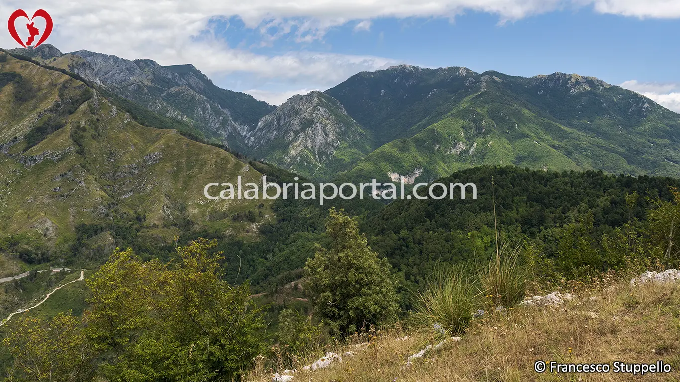Monte Faghitello visto dall'area montana di Sangineto