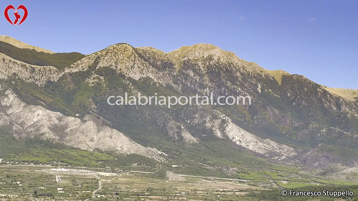 Il Monte Manfriana visto da Morano Calabro (CS) Il Monte Manfriana visto da Morano Calabro (CS)
