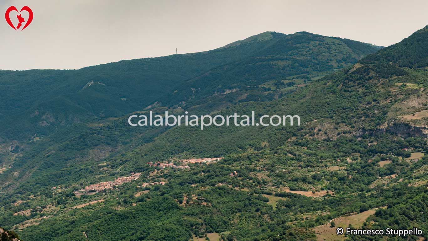 Monte Spaviere visto dalla Timpa di Porace Monte Spaviere visto dalla Timpa di Porace