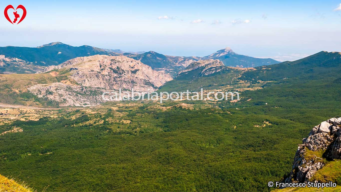 Timpa di San Lorenzo vista dal Serra delle Ciavole Timpa di San Lorenzo vista dal Serra delle Ciavole