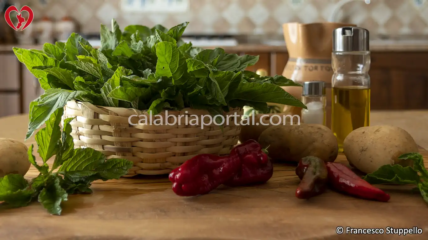 Ricetta delle Foglie di Amaranto con Patate e Peperoni alla Calabrese Ricetta delle Foglie di Amaranto con Patate e Peperoni alla Calabrese