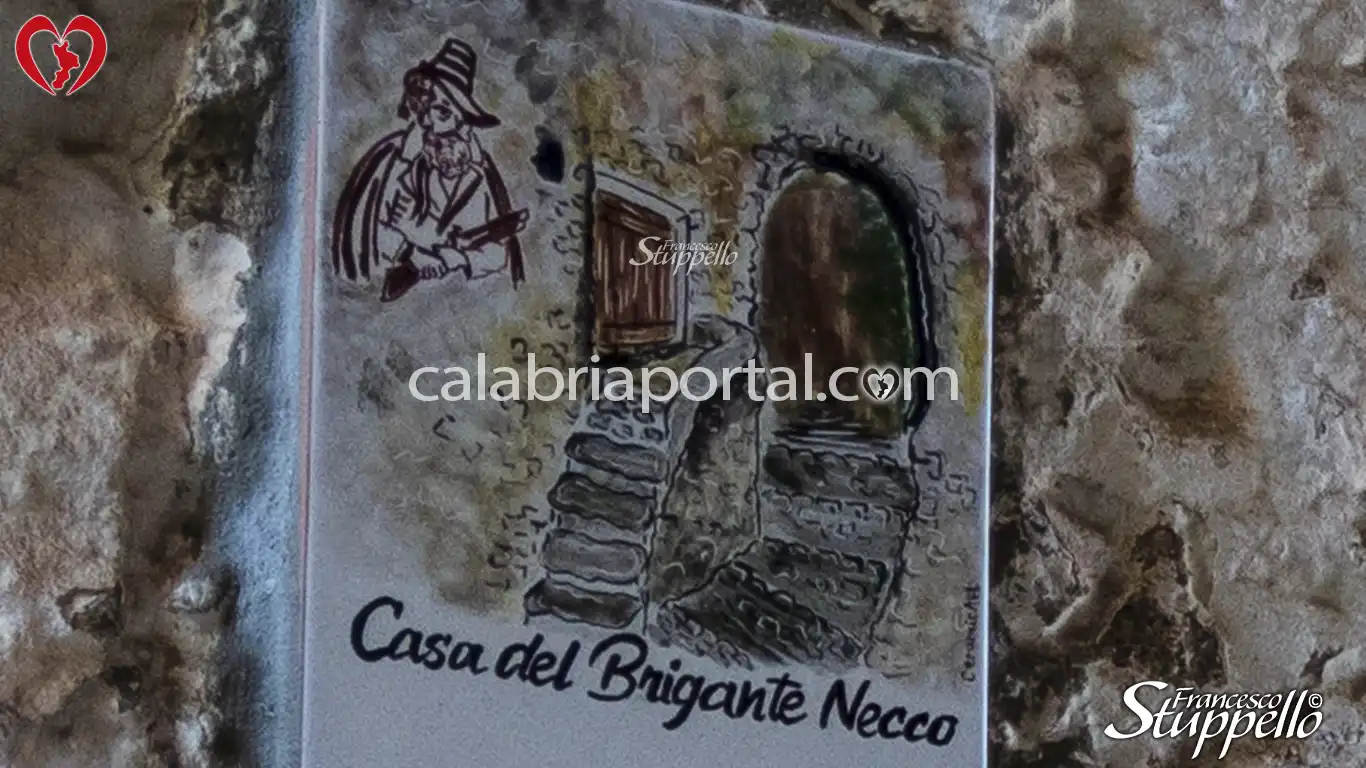 Maiolica della Casa del Brigante Giuseppe Necco a Scalea Maiolica della Casa del Brigante Giuseppe Necco a Scalea
