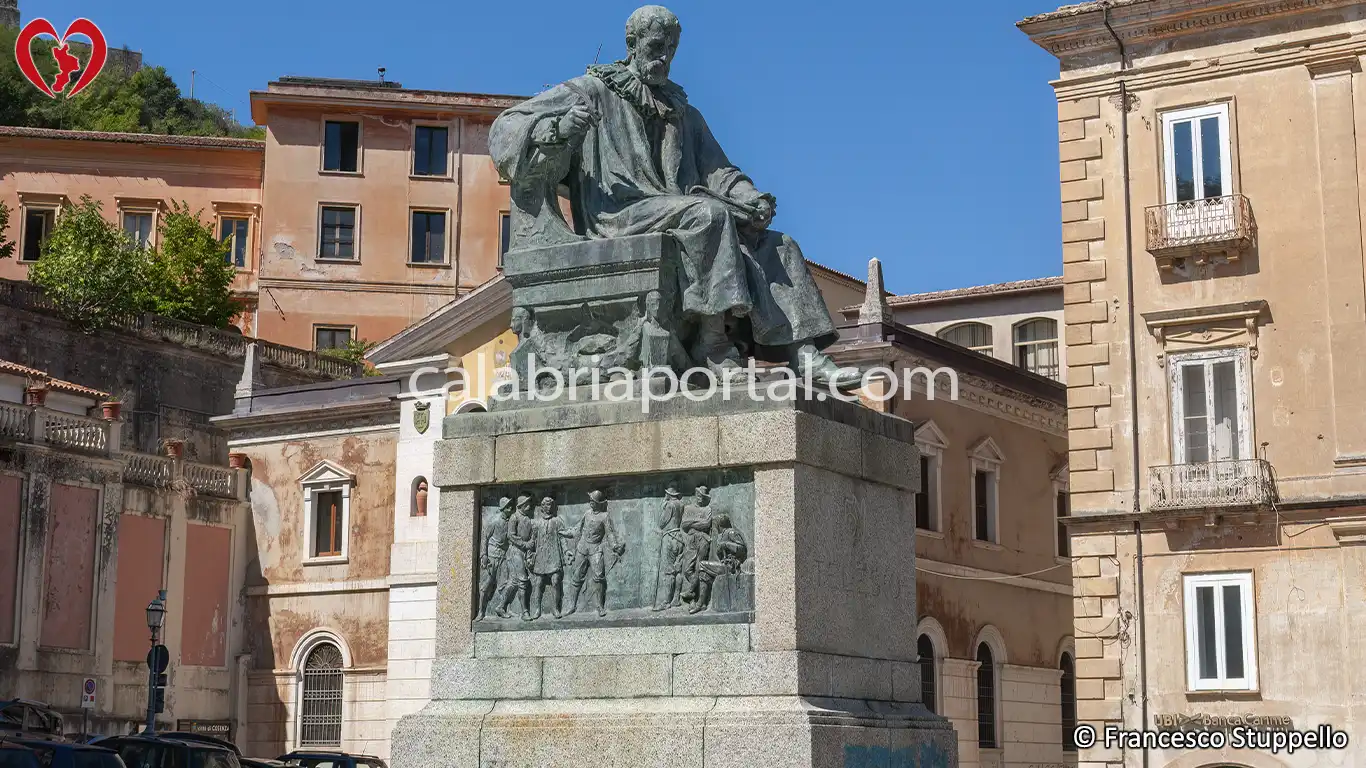 Monumento a Bernardino Telesio a Cosenza