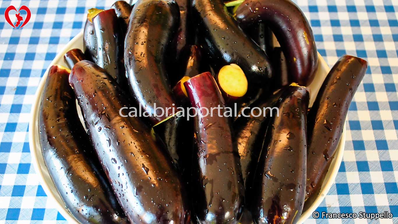 Ricetta dei Filetti di Melanzane alla Calabrese: le Melanzane Lavate