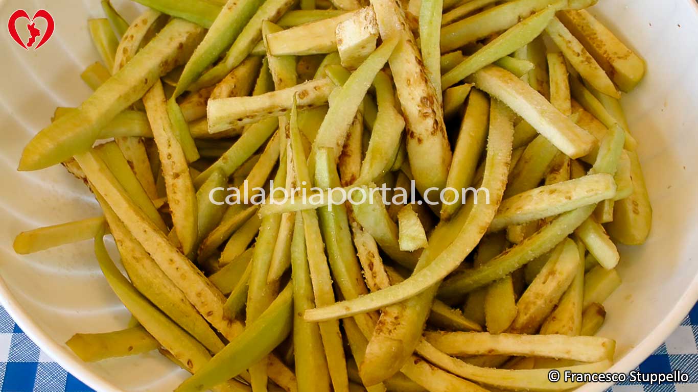 Ricetta dei Filetti di Melanzane alla Calabrese: le Melanzane Tagliate a Listarelle