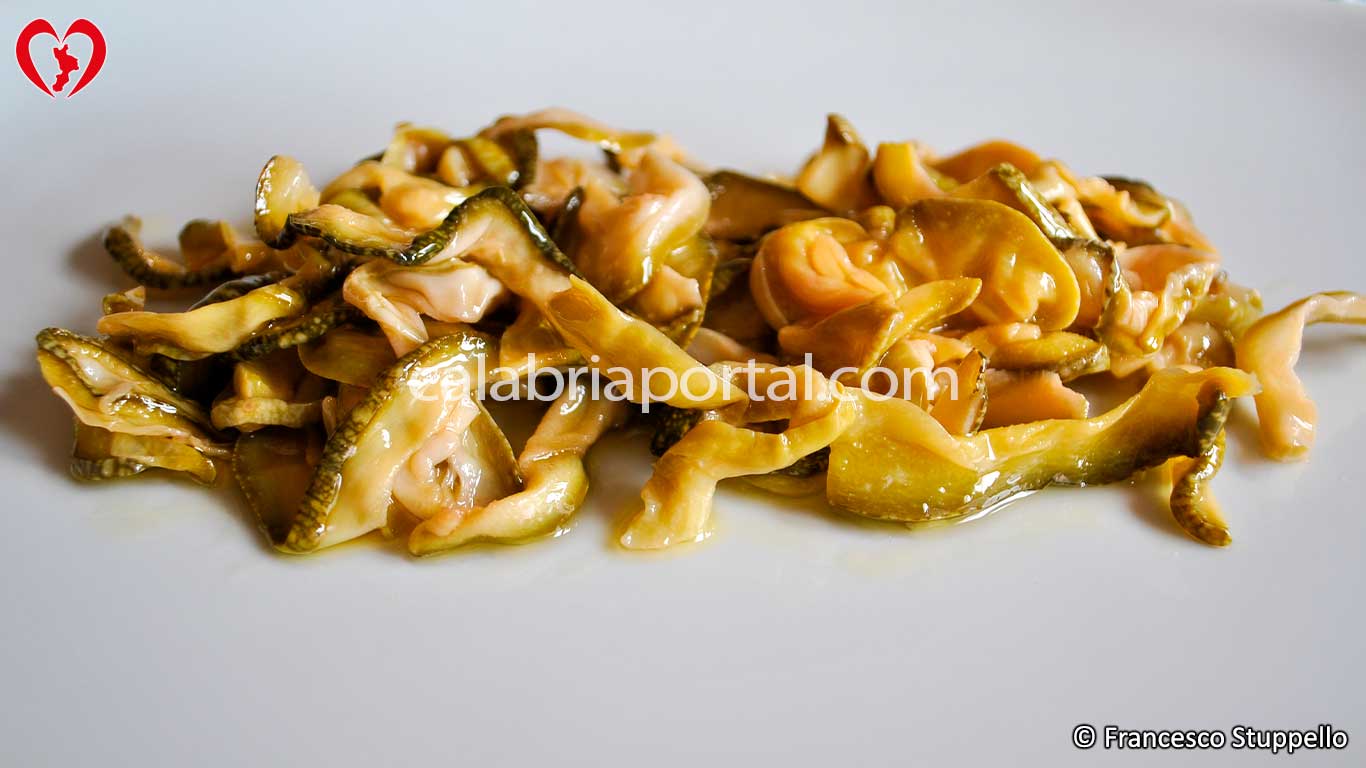 Ricetta dei Filetti di Zucchine Sott'olio alla Calabrese Ricetta dei Filetti di Zucchine Sott'olio alla Calabrese