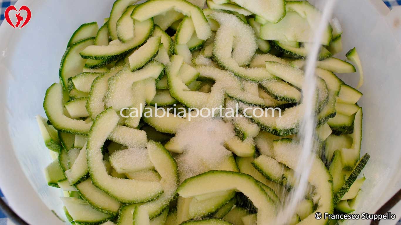 Ricetta dei Filetti di Zucchine alla Calabrese: Salate