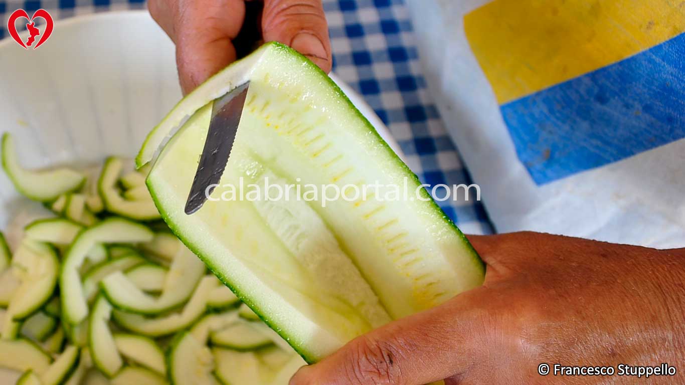 Ricetta dei Filetti di Zucchine alla Calabrese: Tagliate a Filetti