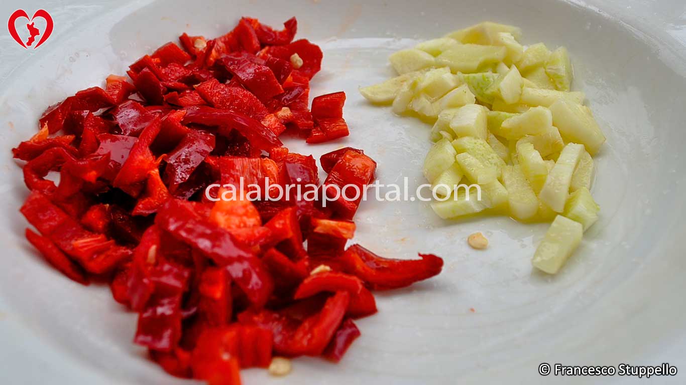 Ricetta delle Melanzane Intere Sott'olio alla Calabrese - Peperone Fresco e Aglio Ricetta delle Melanzane Intere Sott'olio alla Calabrese - Peperone Fresco e Aglio