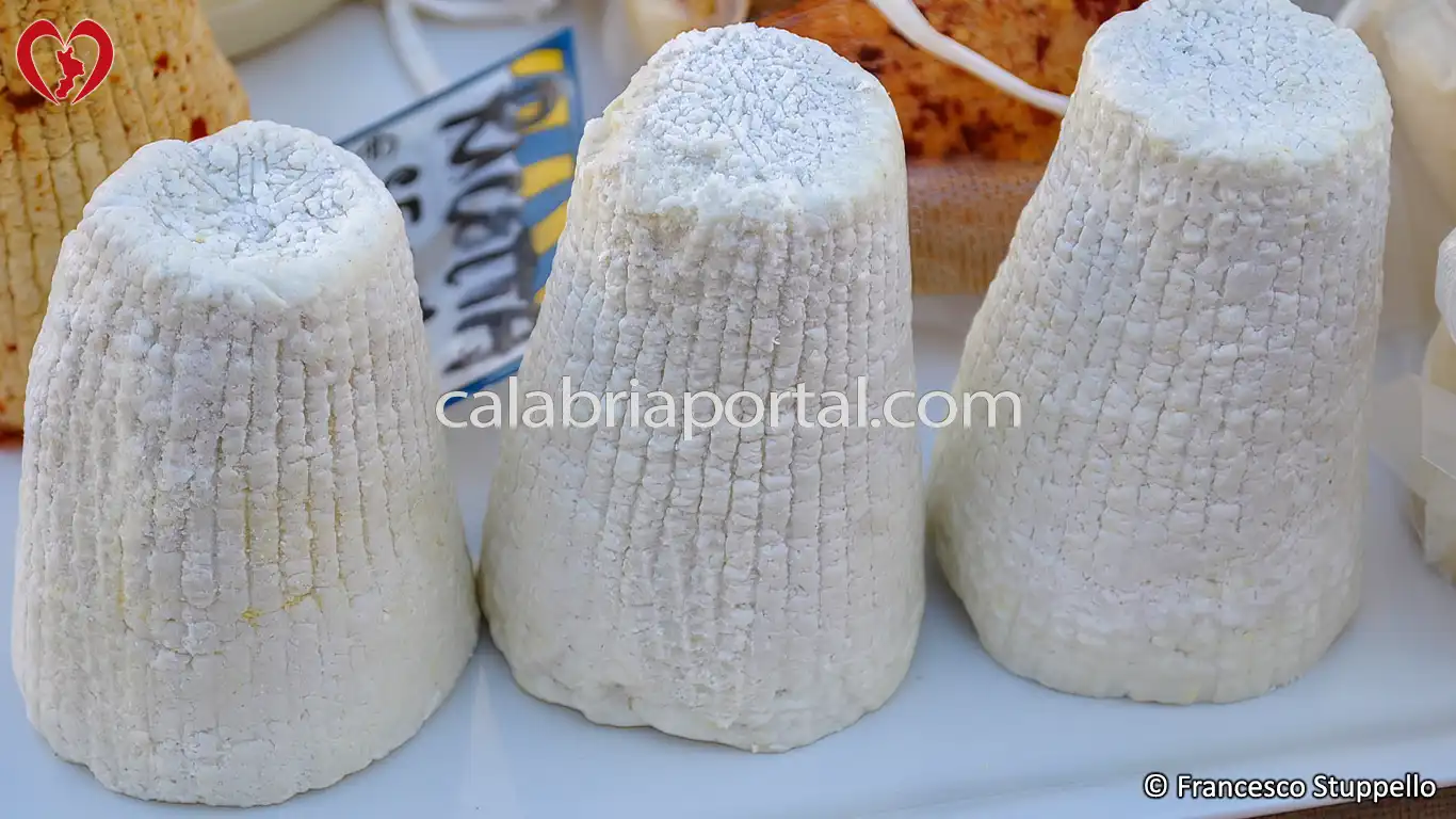 Ricottone Salato Calabrese Ricottone Salato Calabrese