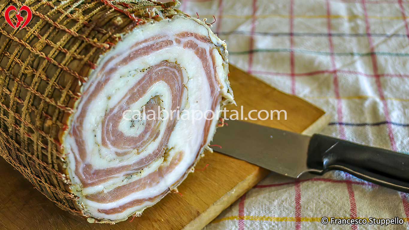 Pancetta Arrotolata Calabrese salume tipico della Calabria