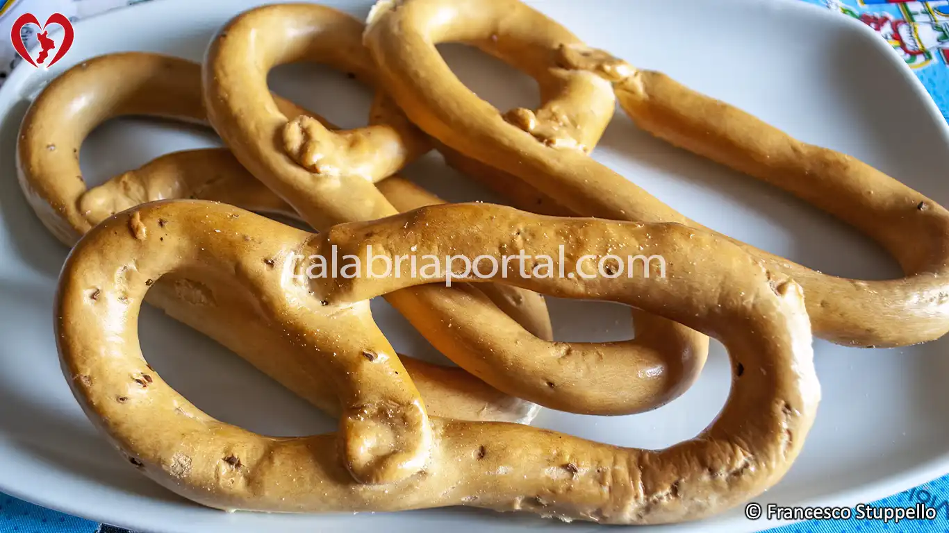 taralli-bolliti-calabresi-prodotto-tipico-della-calabria