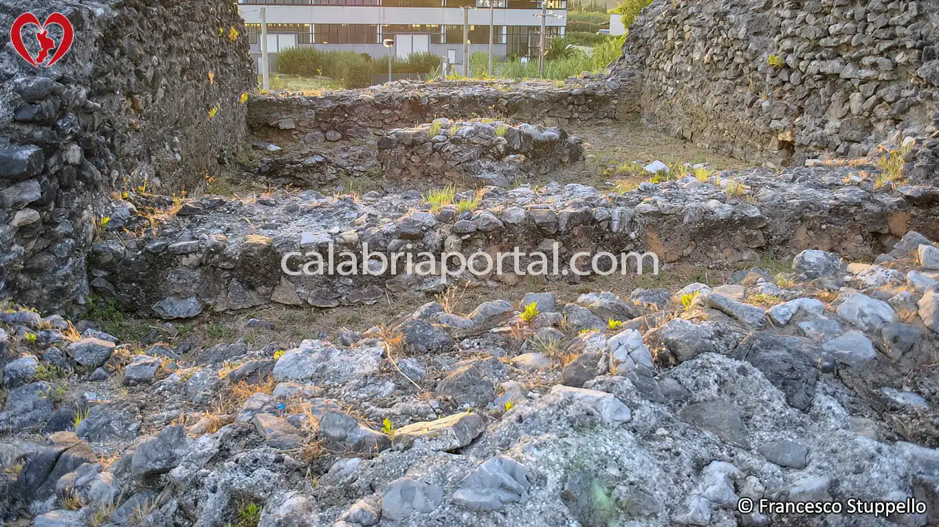 Mausoleo di Blanda Julia presso Tortora Marina (CS) Mausoleo di Blanda Julia presso Tortora Marina (CS)