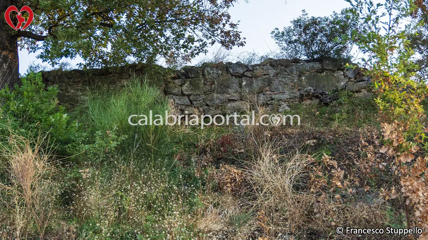 Tratto della Cinta Muraria di Blanda: Parco Archeologico di Blanda a Tortora Tratto della Cinta Muraria di Blanda: Parco Archeologico di Blanda a Tortora