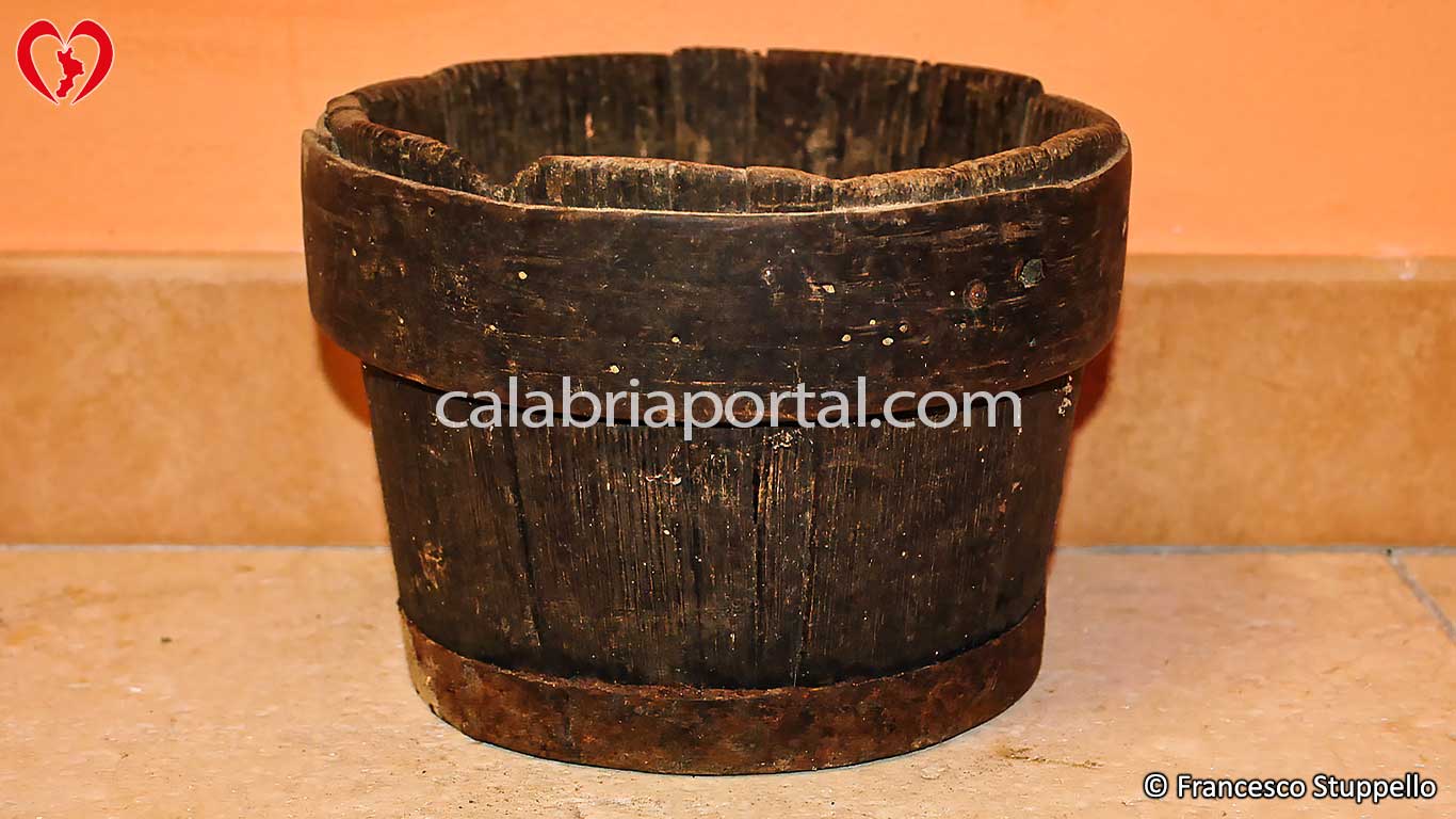 Minula - Antica Misura di Capacità per Granaglie e Legumi Minula - Antica Misura di Capacità per Granaglie e Legumi