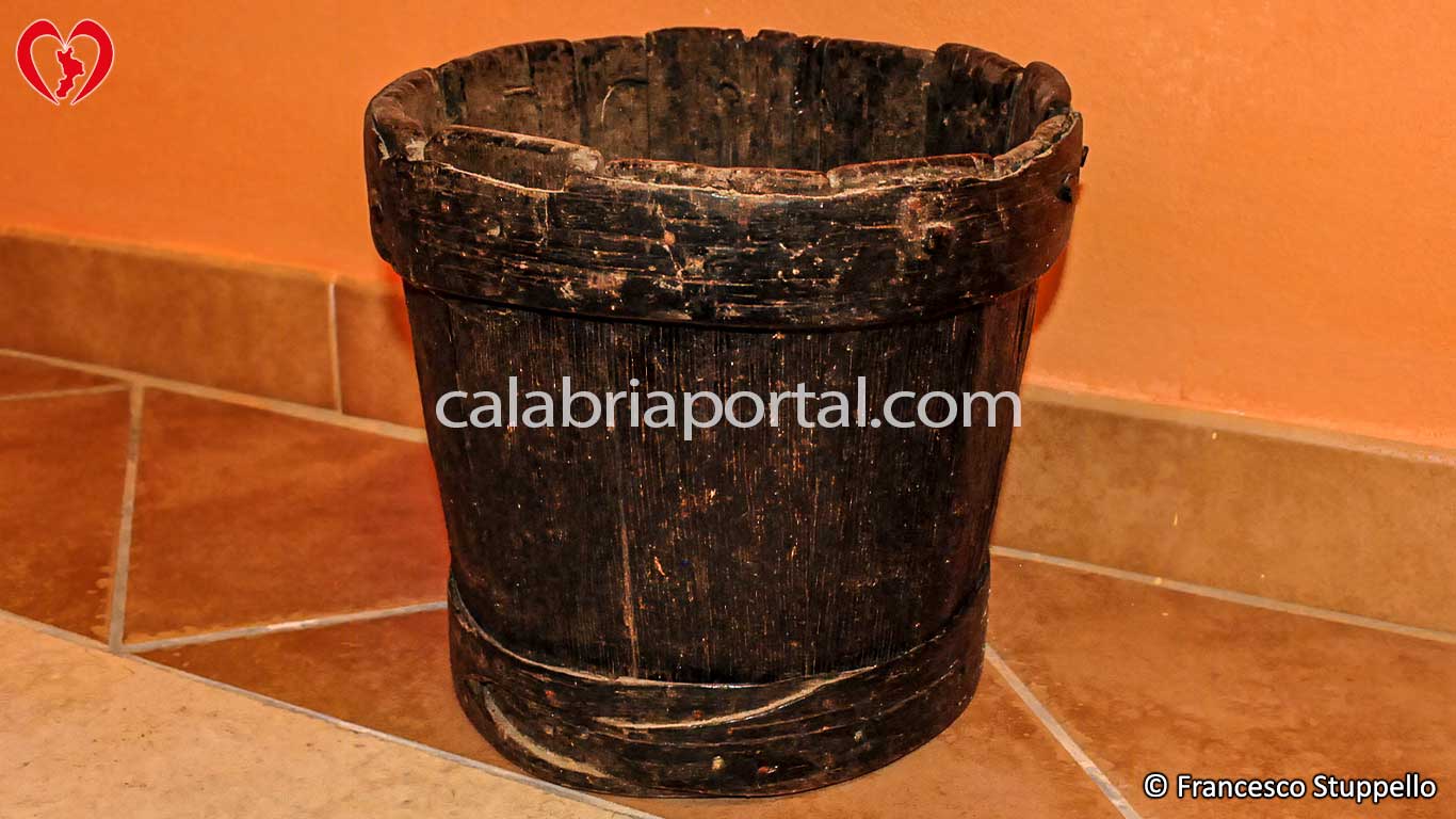 Quarto - Antica Misura di Capacità per Granaglie e Legumi Quarto - Antica Misura di Capacità per Granaglie e Legumi